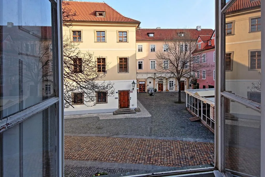 Tyn Courtyard Guestrooms Praha 4*,